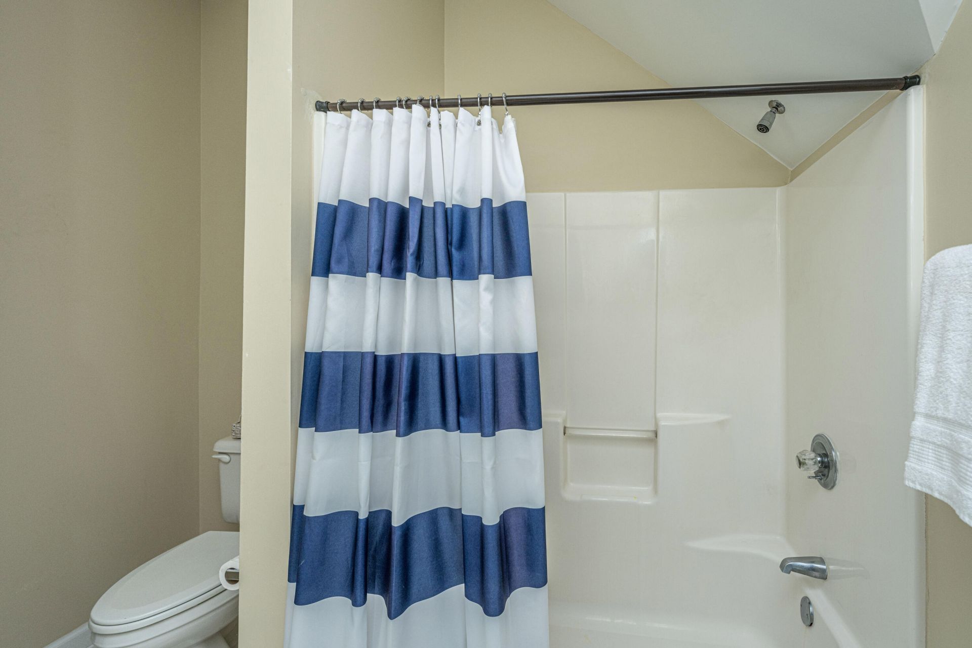 8608 Timbermarsh Lane Photo 34