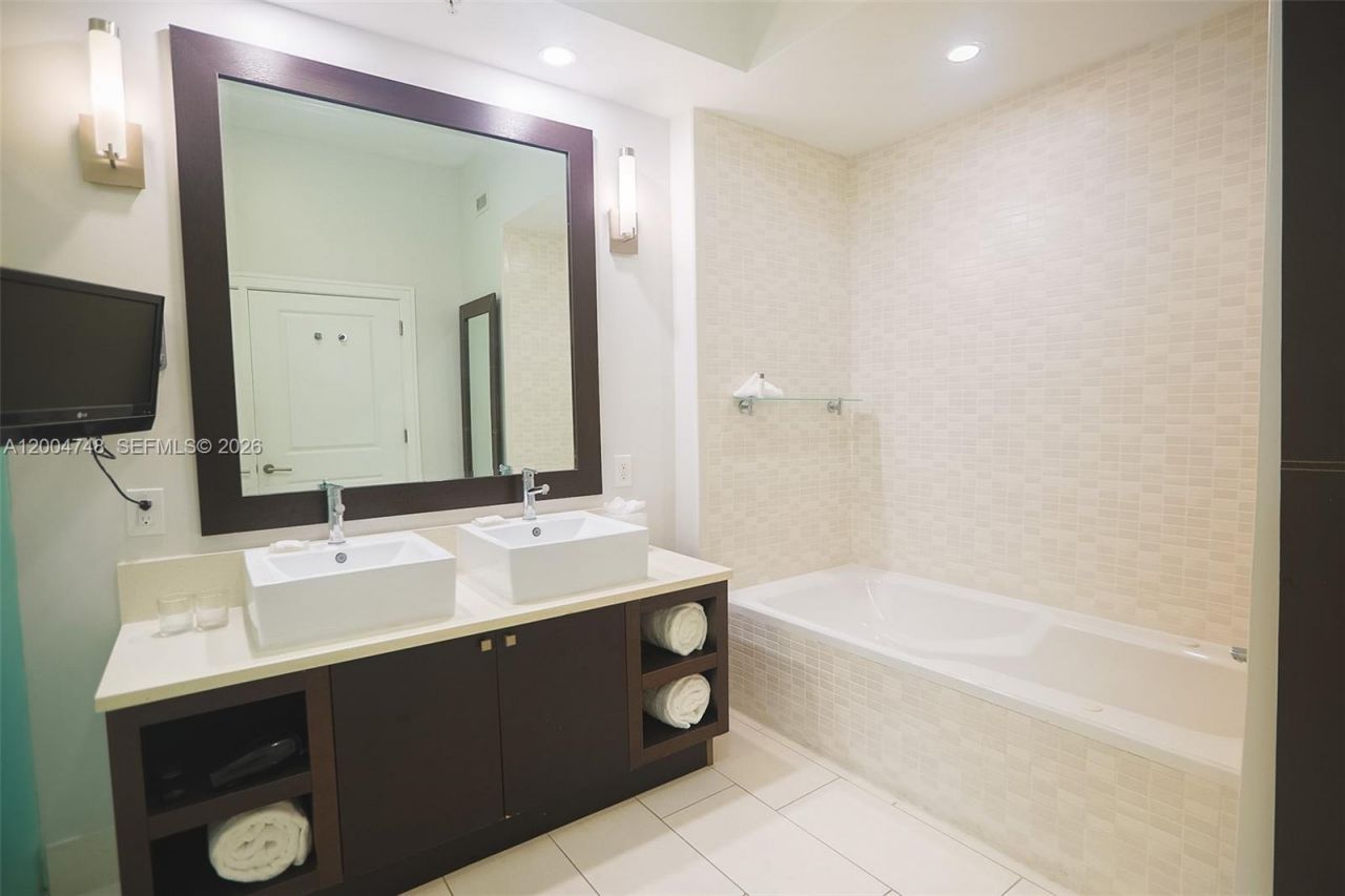 5300 NW 87th Ave , Unit 311, Doral, FL 33178 Photo