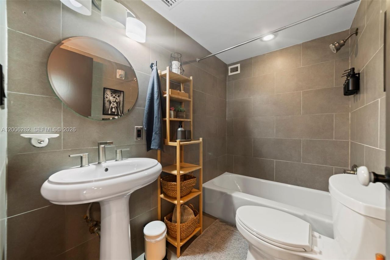 1720 Harrison St , Unit 1725, Hollywood, FL 33020 Photo