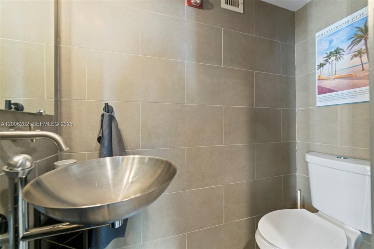 1720 Harrison St , Unit 1725, Hollywood, FL 33020 Photo
