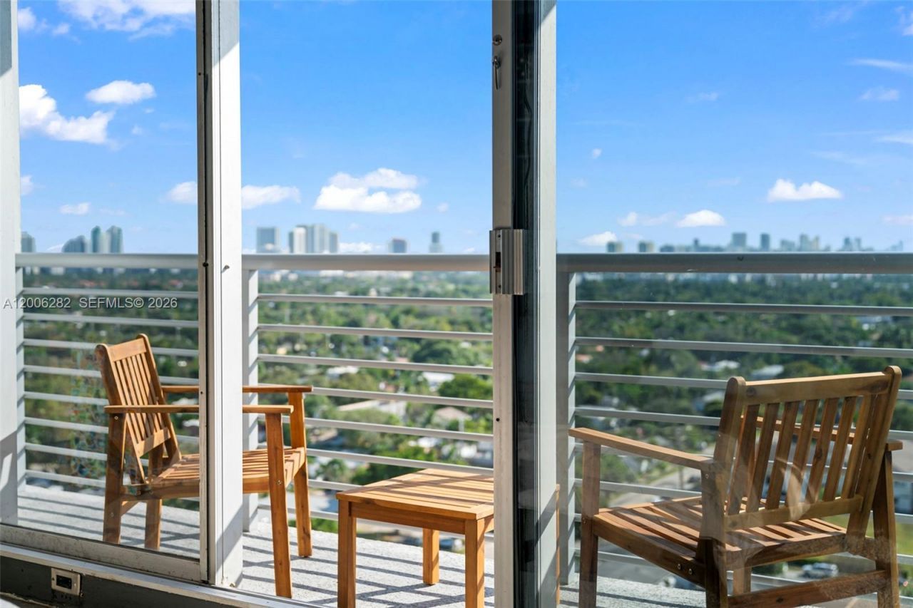 1720 Harrison St , Unit 1725, Hollywood, FL 33020 Photo