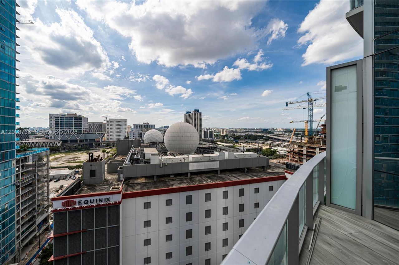 851 NE 1st Ave , Unit 1412, Miami, FL 33132 Photo
