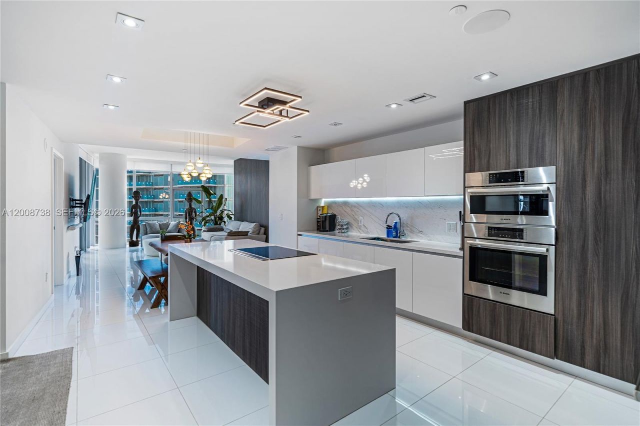 851 NE 1st Ave , Unit 1412, Miami, FL 33132 Photo