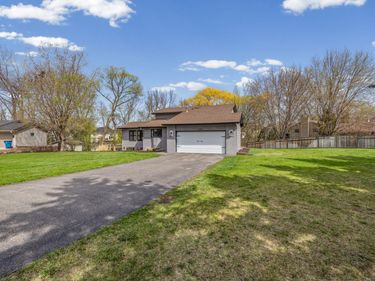 17300 32nd Avenue N, Plymouth, MN 55447