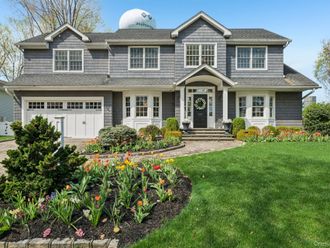 155 Bengeyfield Drive East Williston, NY 11596