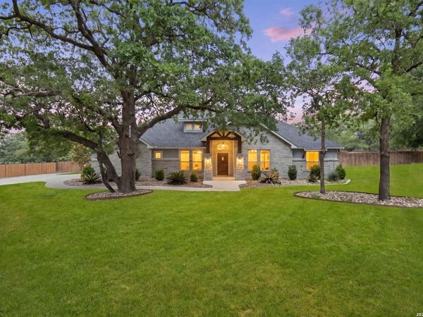 172 Bobby Lynn, Adkins, TX 78101