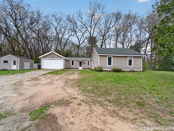 1093 E Giles Road, Muskegon, MI 49445