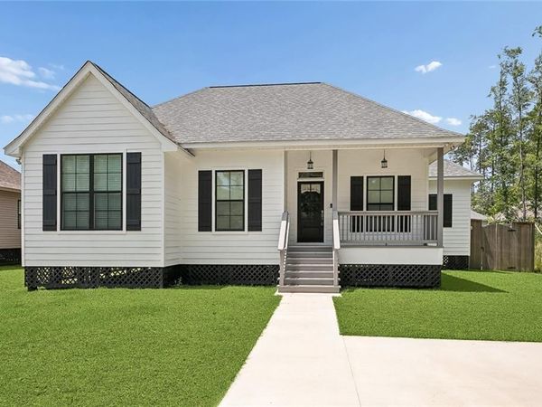 60407 VERMILLION Drive , Lacombe, LA 70445