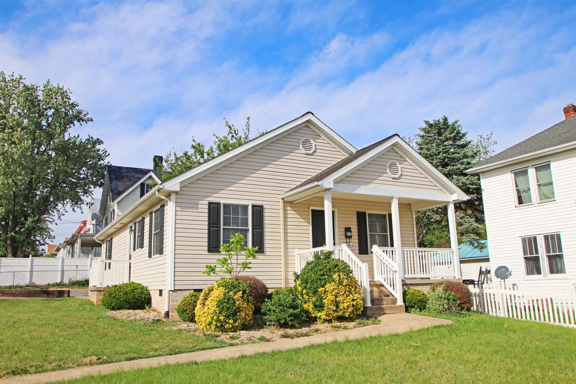 438 W Market St, Harrisonburg, VA 22801 Main Photo