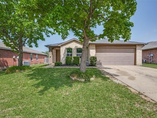 8704 Swan Park Drive , Denton, TX 76210