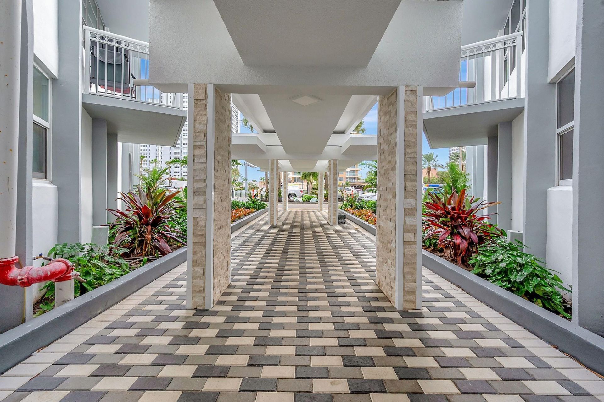 1913 S Ocean Drive, Unit 207, Hallandale Beach, FL 33009 Photo