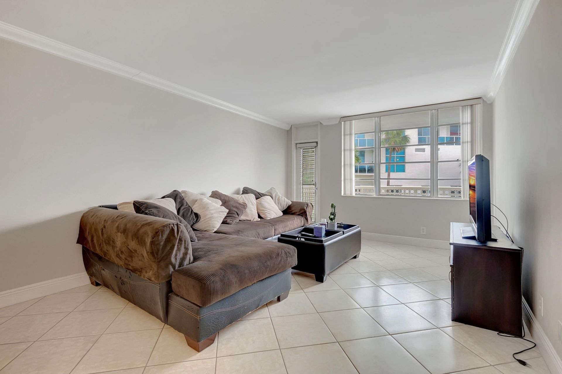 1913 S Ocean Drive, Unit 207, Hallandale Beach, FL 33009 Photo