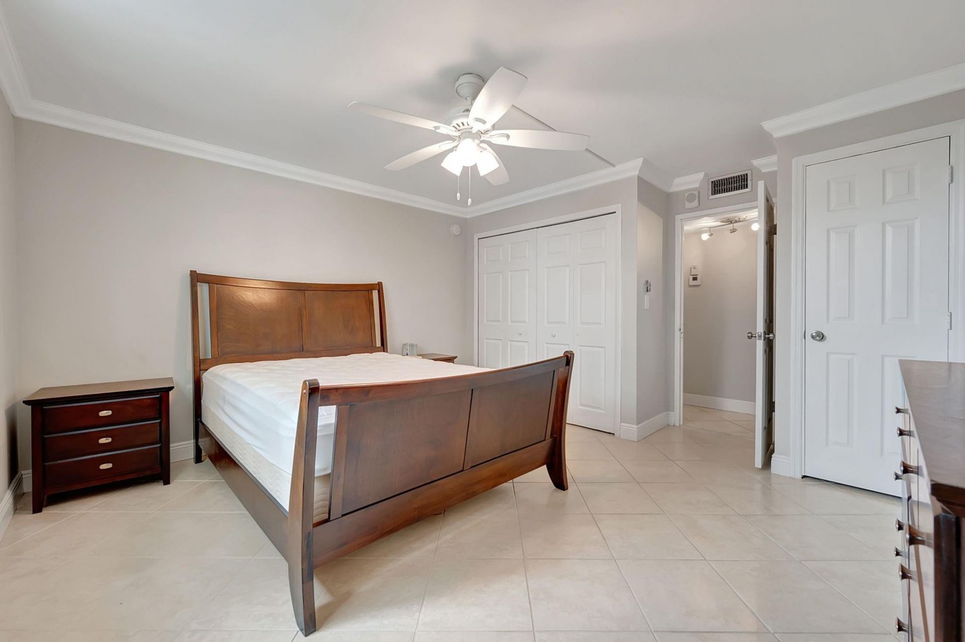 1913 S Ocean Drive, Unit 207, Hallandale Beach, FL 33009 Photo