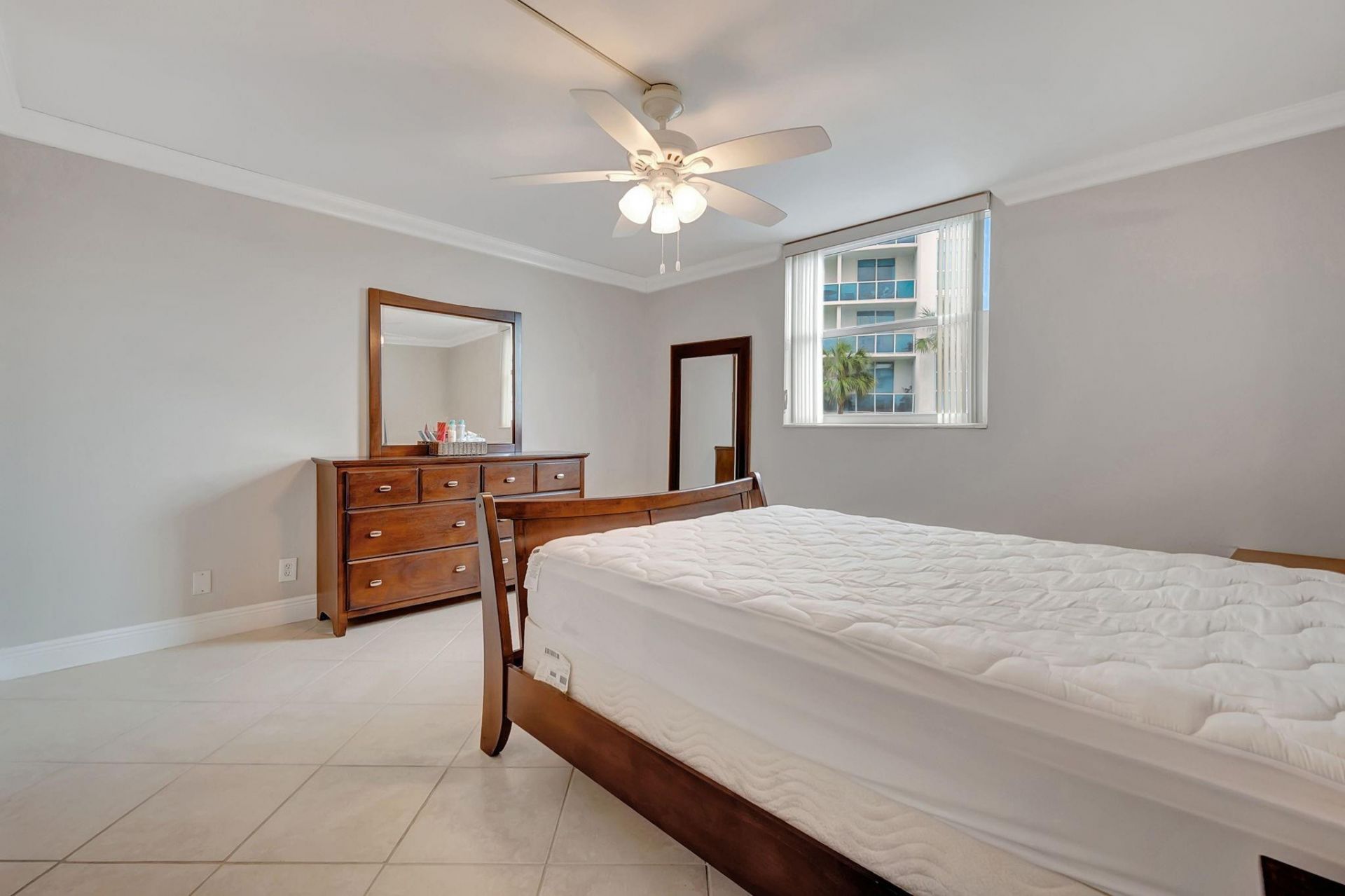 1913 S Ocean Drive, Unit 207, Hallandale Beach, FL 33009 Photo