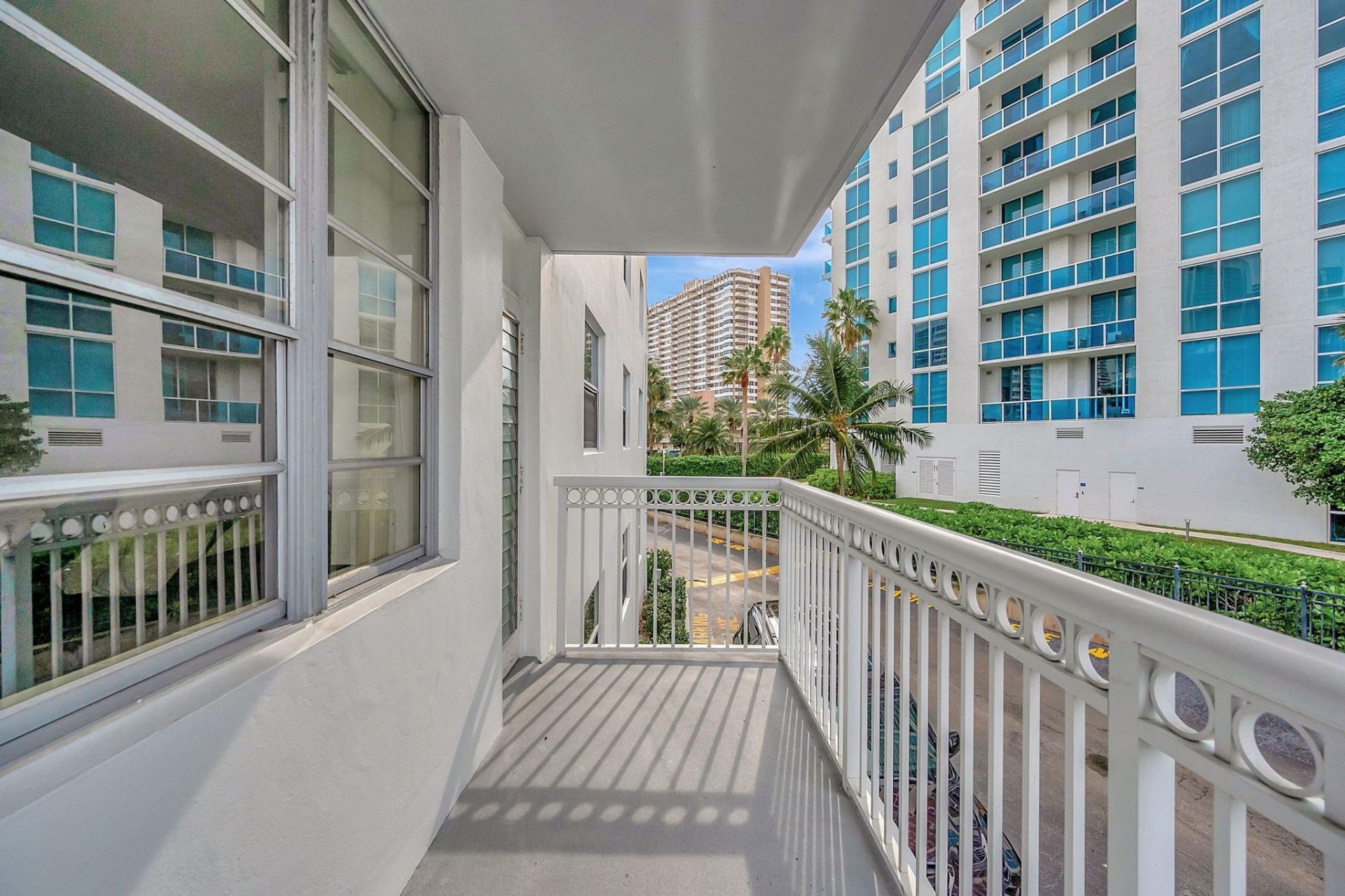 1913 S Ocean Drive, Unit 207, Hallandale Beach, FL 33009 Photo