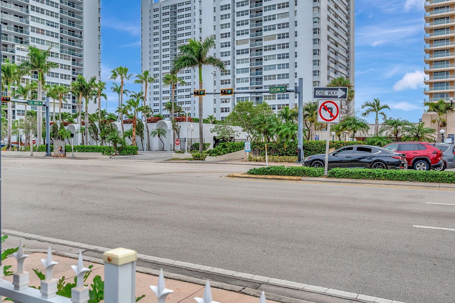 1913 S Ocean Drive, Unit 207, Hallandale Beach, FL 33009 Photo