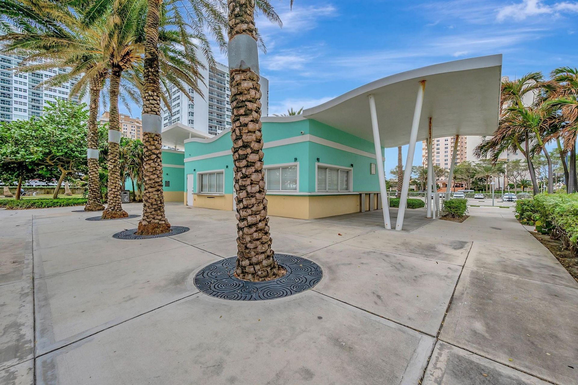 1913 S Ocean Drive, Unit 207, Hallandale Beach, FL 33009 Photo