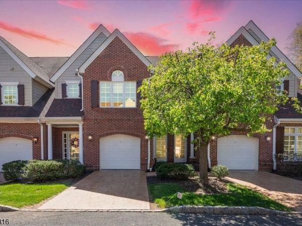 29 Schmidt Cir, Watchung, NJ 07069