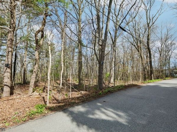 11 Alamoosook Rd, Vernon, NJ 07422
