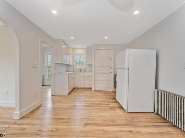 74 Main St, Califon, NJ 07830