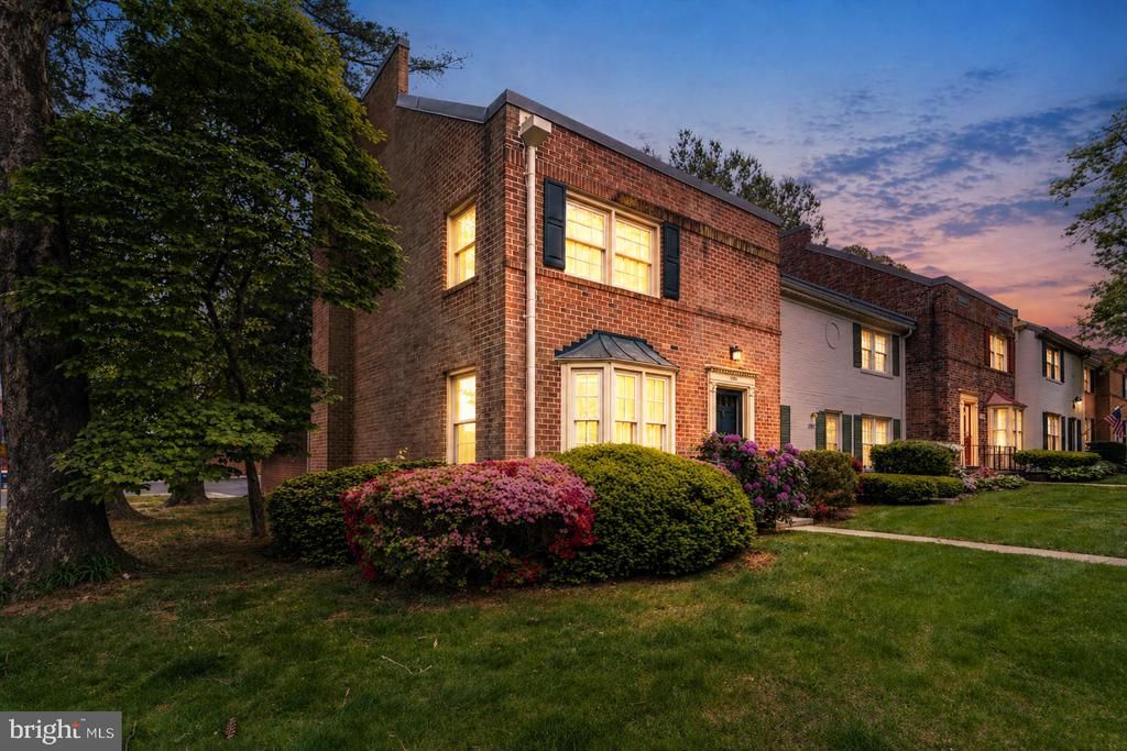 8301 Forrester Boulevard, Springfield, VA 22152 Main Photo