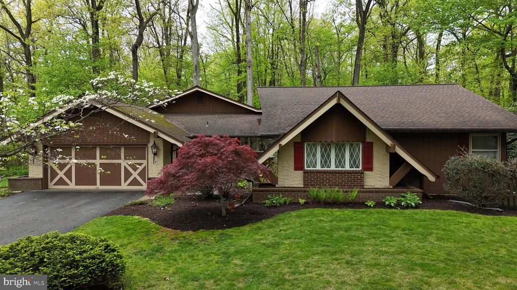 120 ANGELA DRIVE  New Holland, PA 17557