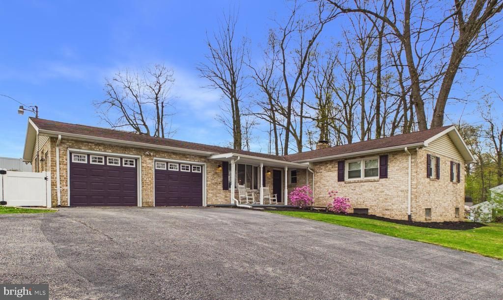 6105 EYSTER AVENUE, SPRING GROVE, PA 17362