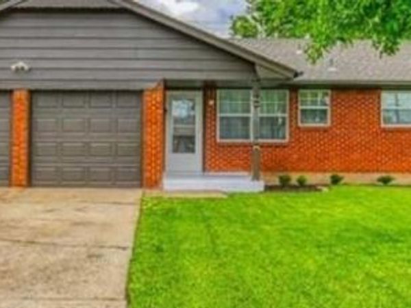 740 Lawton Avenue, Moore, OK 73160