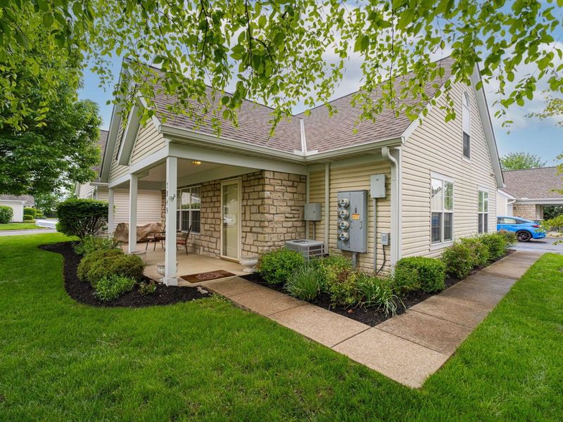 7849 Meadowlark Lane N, Unit Building 1, Reynoldsburg, OH 43068 Photo 3