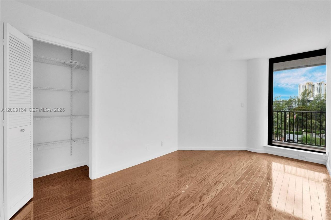 300 Three Islands Blvd, Unit 305, Hallandale Beach, FL 33009 Photo