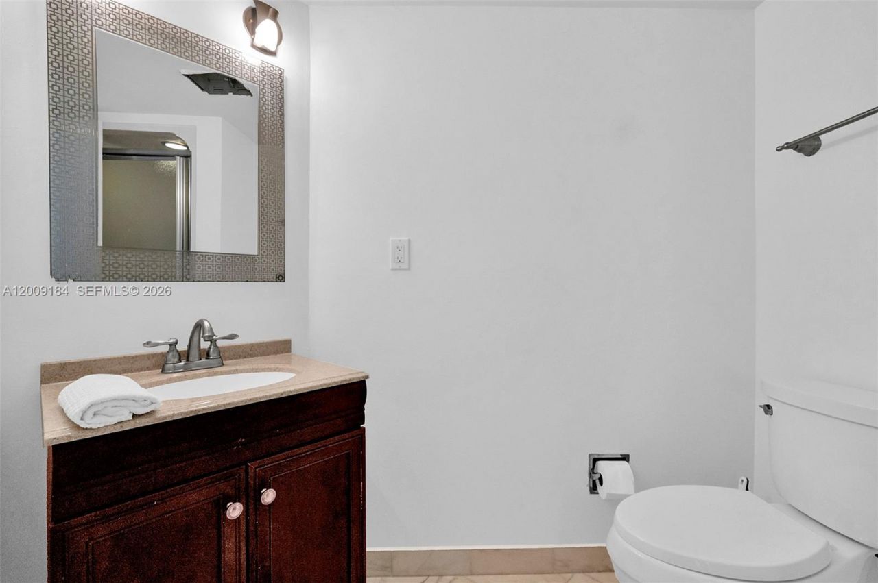 300 Three Islands Blvd, Unit 305, Hallandale Beach, FL 33009 Photo