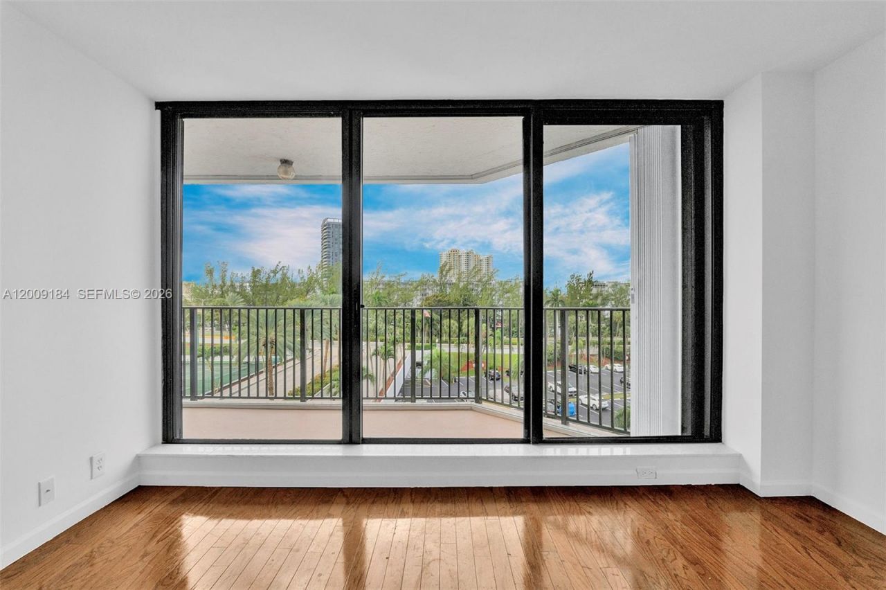 300 Three Islands Blvd, Unit 305, Hallandale Beach, FL 33009 Photo