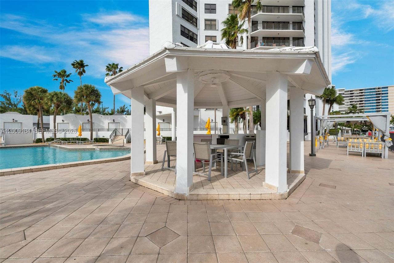 300 Three Islands Blvd, Unit 305, Hallandale Beach, FL 33009 Photo