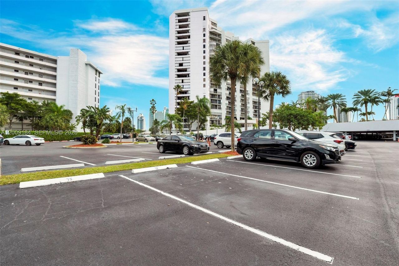 300 Three Islands Blvd, Unit 305, Hallandale Beach, FL 33009 Photo