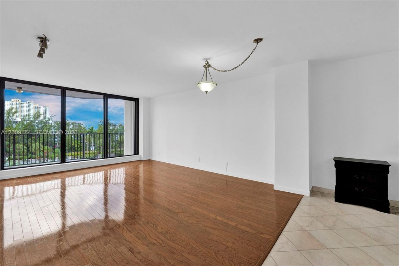 300 Three Islands Blvd, Unit 305, Hallandale Beach, FL 33009 Photo