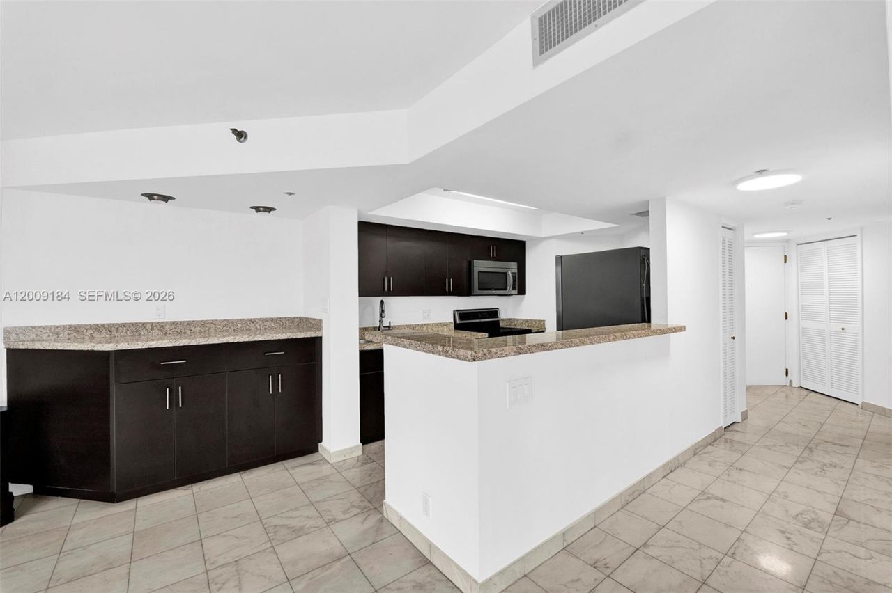 300 Three Islands Blvd, Unit 305, Hallandale Beach, FL 33009 Photo