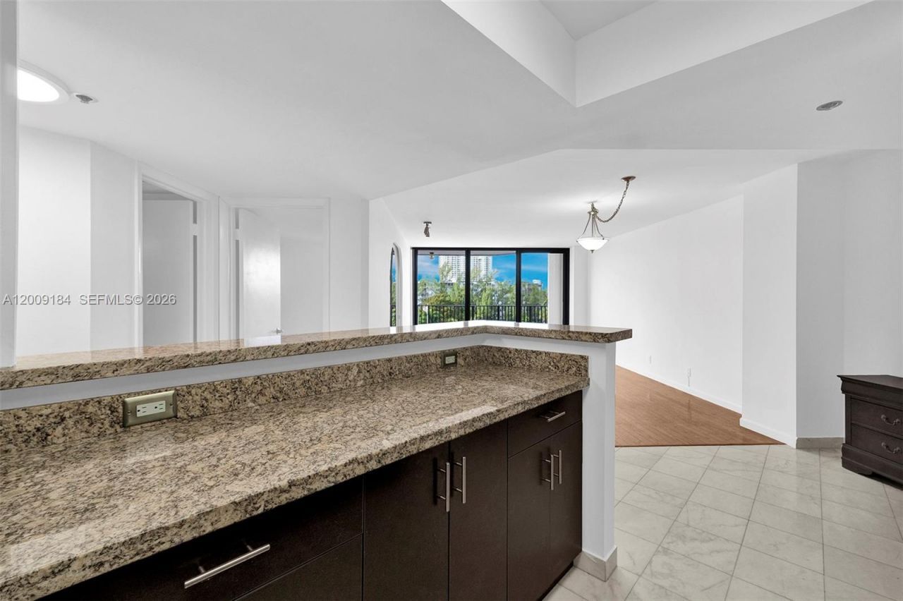 300 Three Islands Blvd, Unit 305, Hallandale Beach, FL 33009 Photo