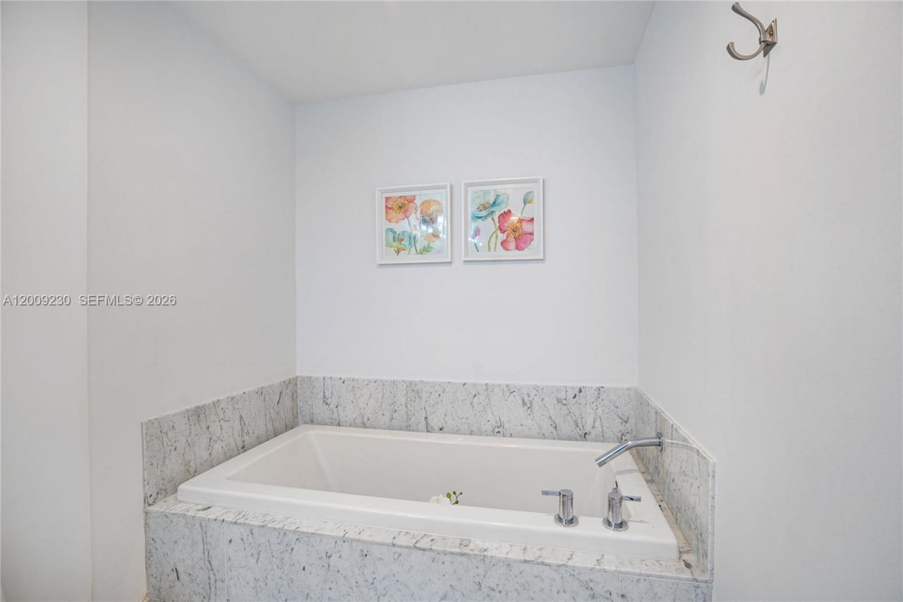 253 NE 2nd St , Unit 3104, Miami, FL 33132 Photo