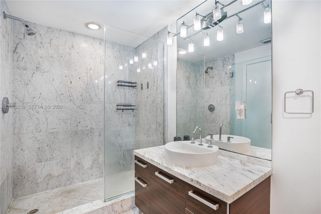 253 NE 2nd St , Unit 3104, Miami, FL 33132 Photo