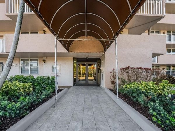 250 Jacaranda Dr , Unit 508, Plantation, FL 33324