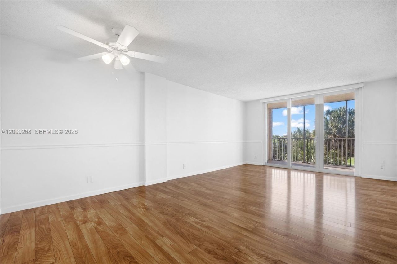 250 Jacaranda Dr , Unit 508, Plantation, FL 33324 Photo