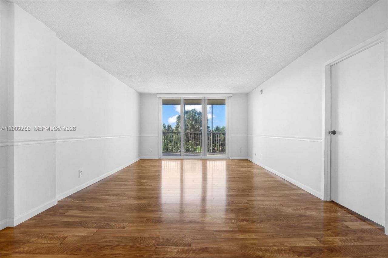 250 Jacaranda Dr , Unit 508, Plantation, FL 33324 Photo