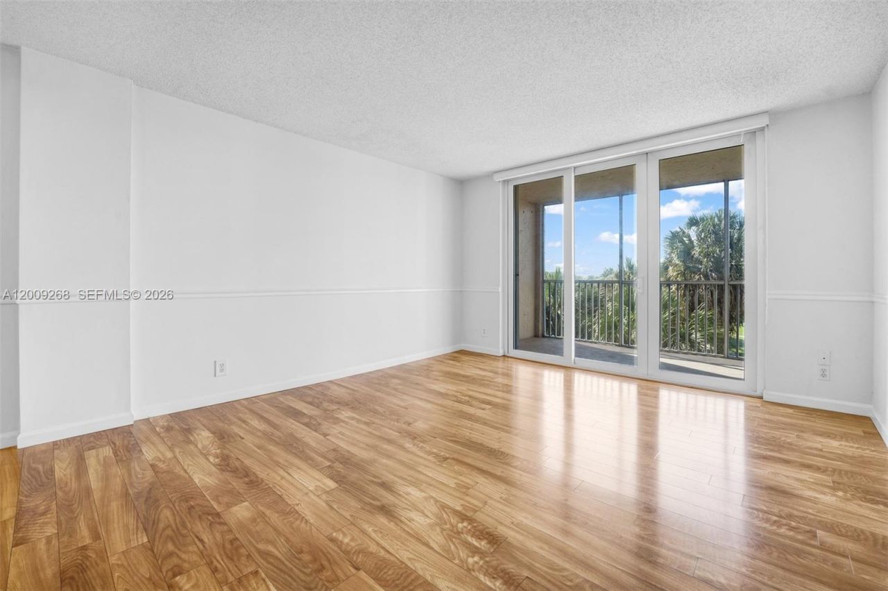 250 Jacaranda Dr , Unit 508, Plantation, FL 33324 Photo