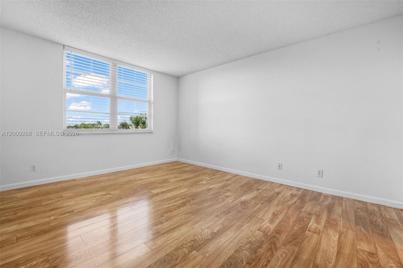 250 Jacaranda Dr , Unit 508, Plantation, FL 33324 Photo