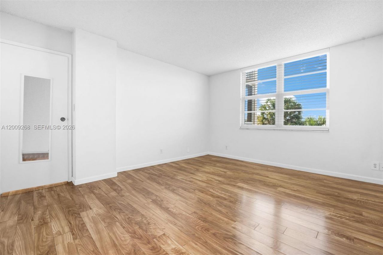 250 Jacaranda Dr , Unit 508, Plantation, FL 33324 Photo