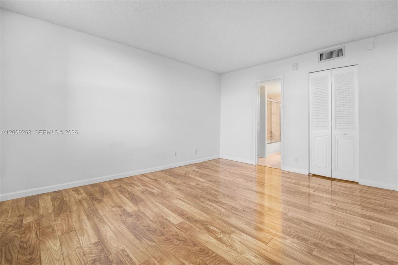 250 Jacaranda Dr , Unit 508, Plantation, FL 33324 Photo