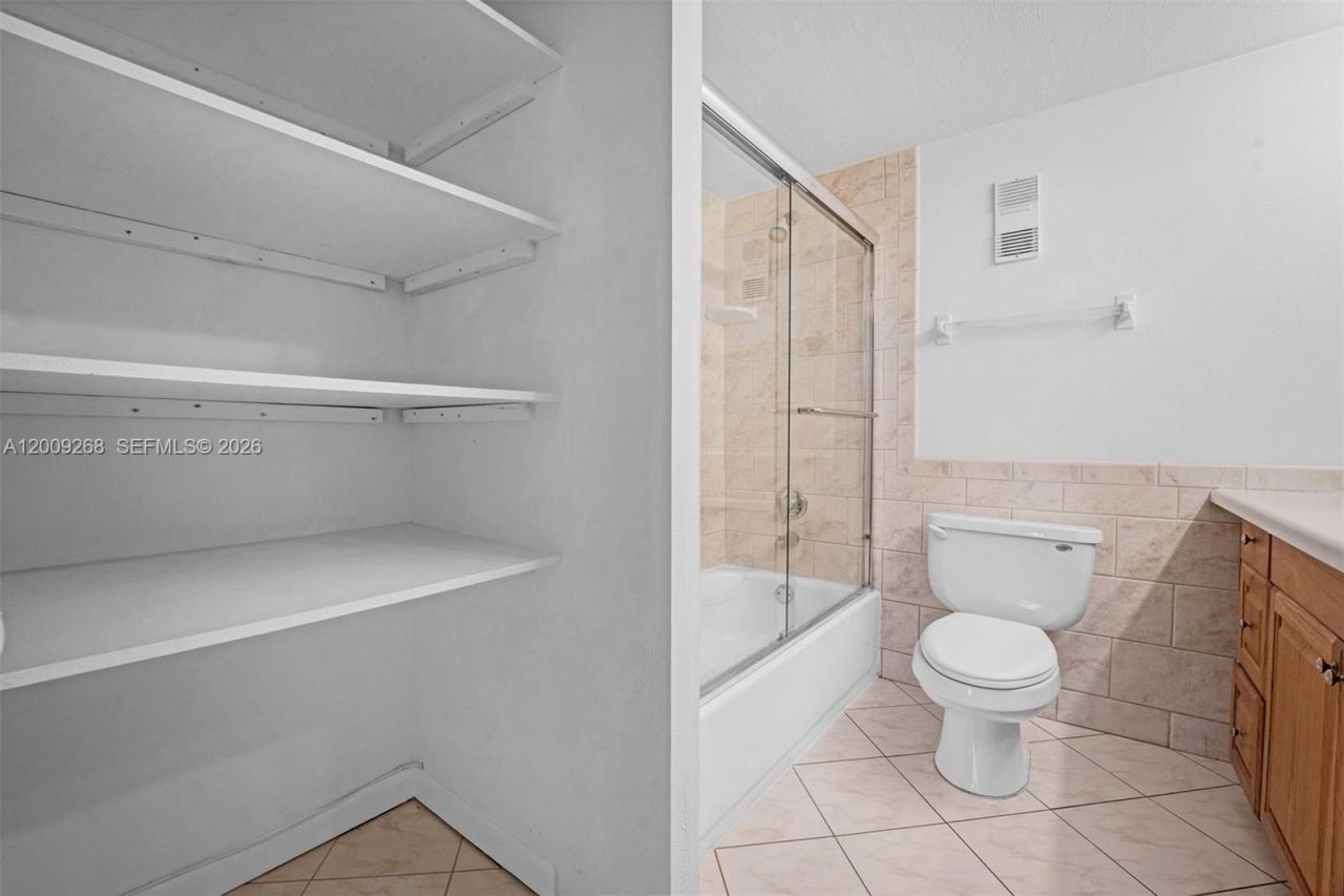 250 Jacaranda Dr , Unit 508, Plantation, FL 33324 Photo