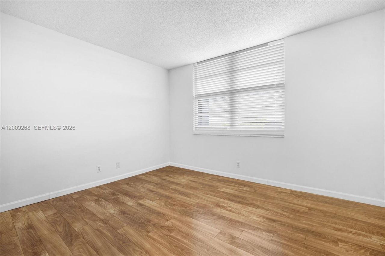 250 Jacaranda Dr , Unit 508, Plantation, FL 33324 Photo