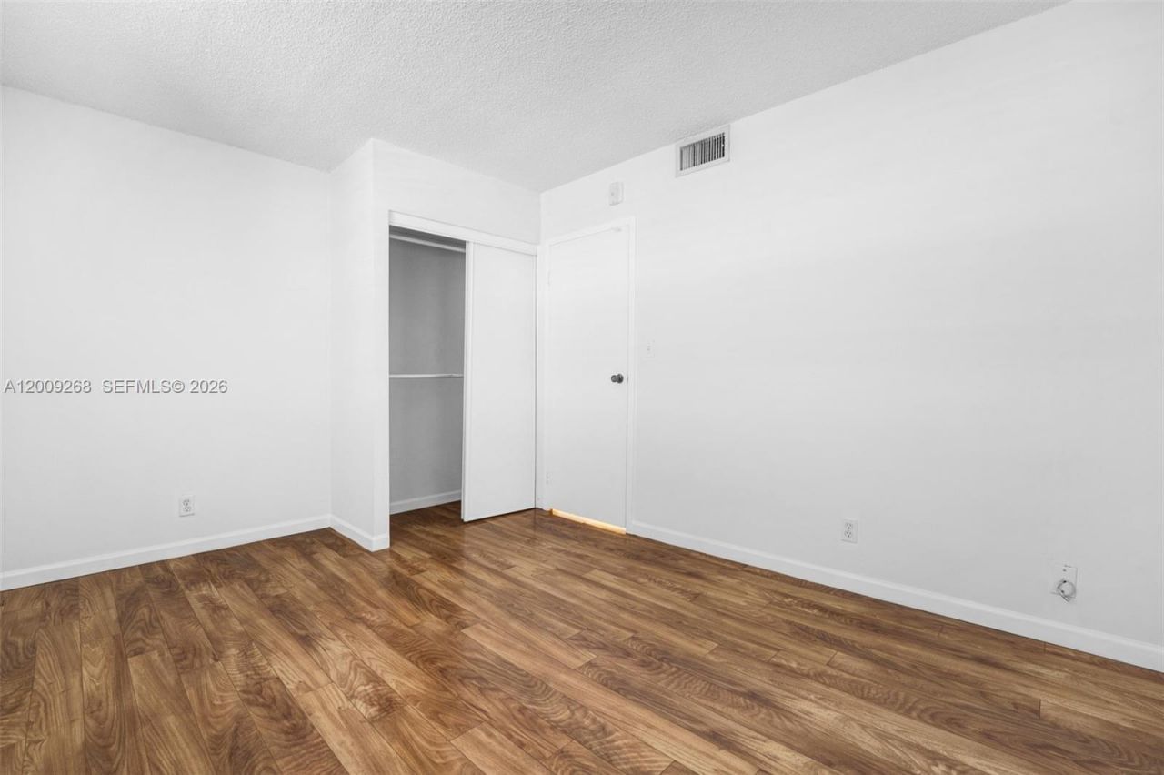 250 Jacaranda Dr , Unit 508, Plantation, FL 33324 Photo