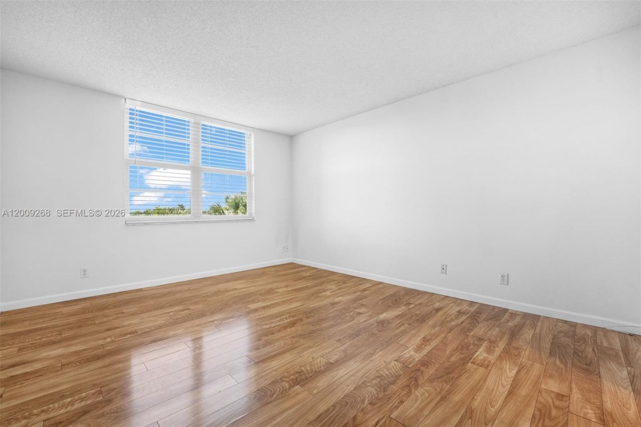 250 Jacaranda Dr , Unit 508, Plantation, FL 33324 Photo